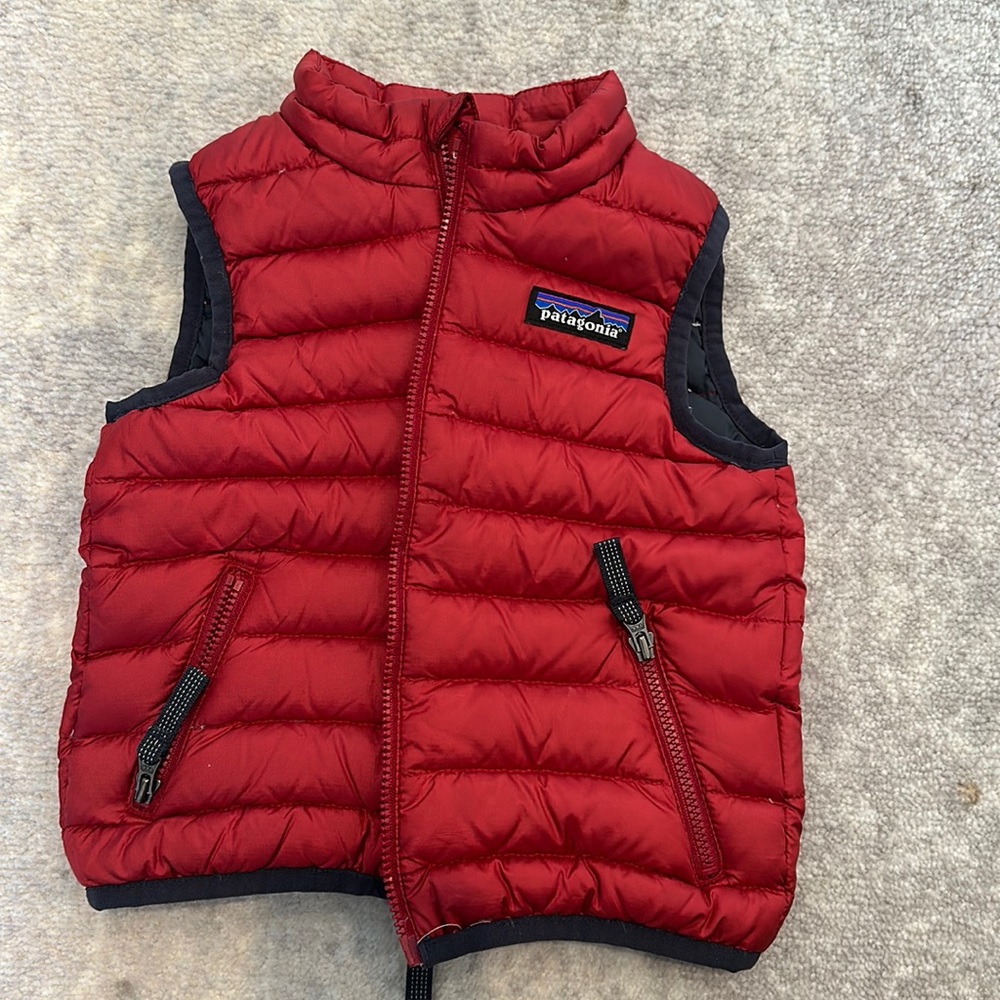 Red puffed vest Patagonia size 12-18 months